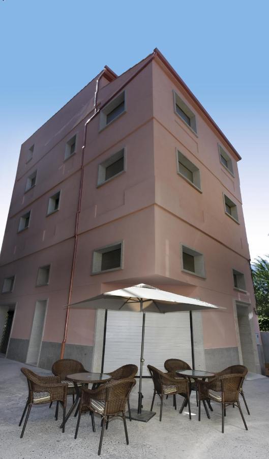 Pensión Berenguela Melide Exterior foto