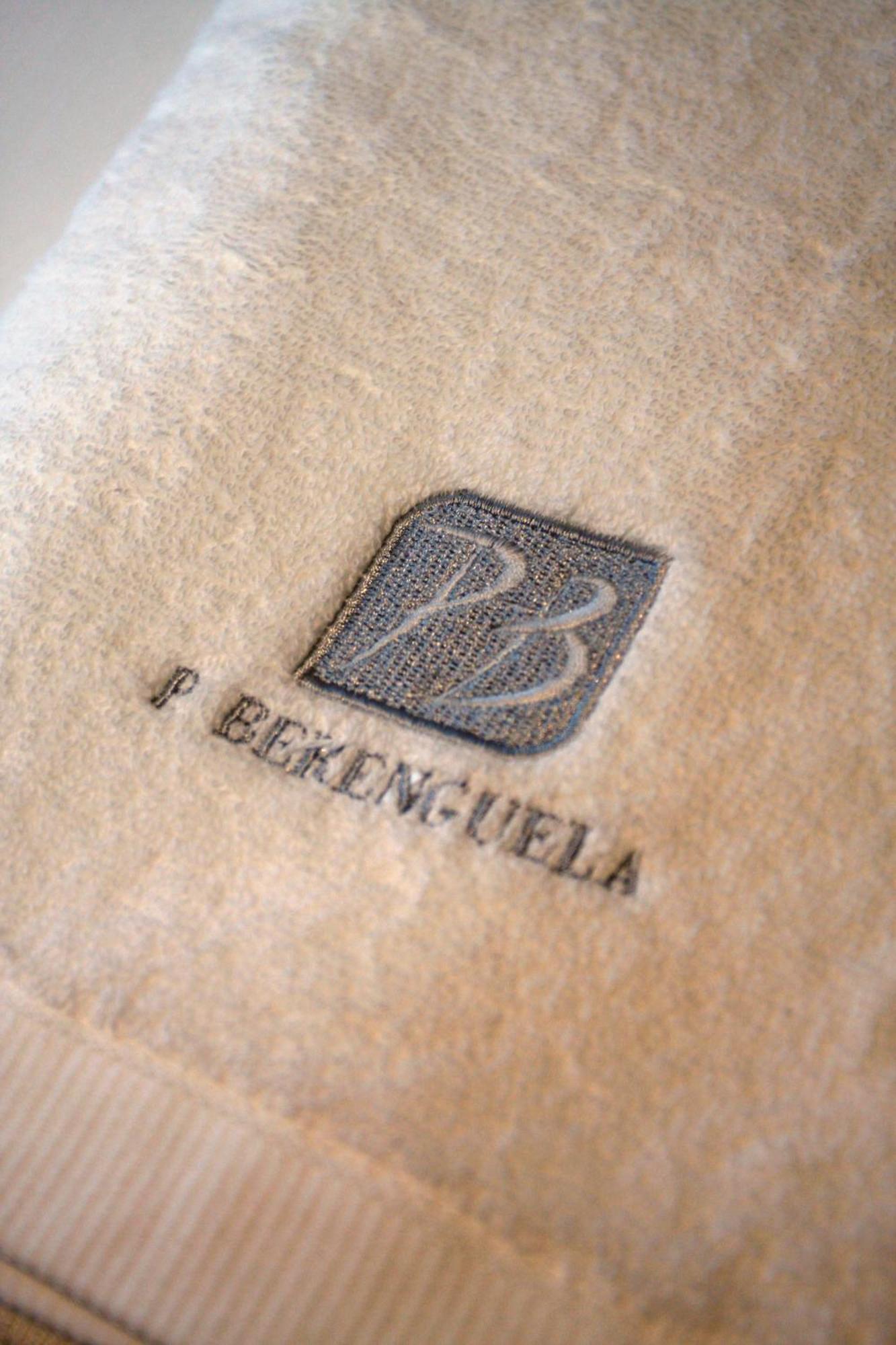 Pensión Berenguela Melide Exterior foto